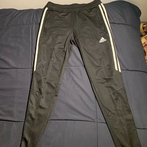 Women’s soccer sweats